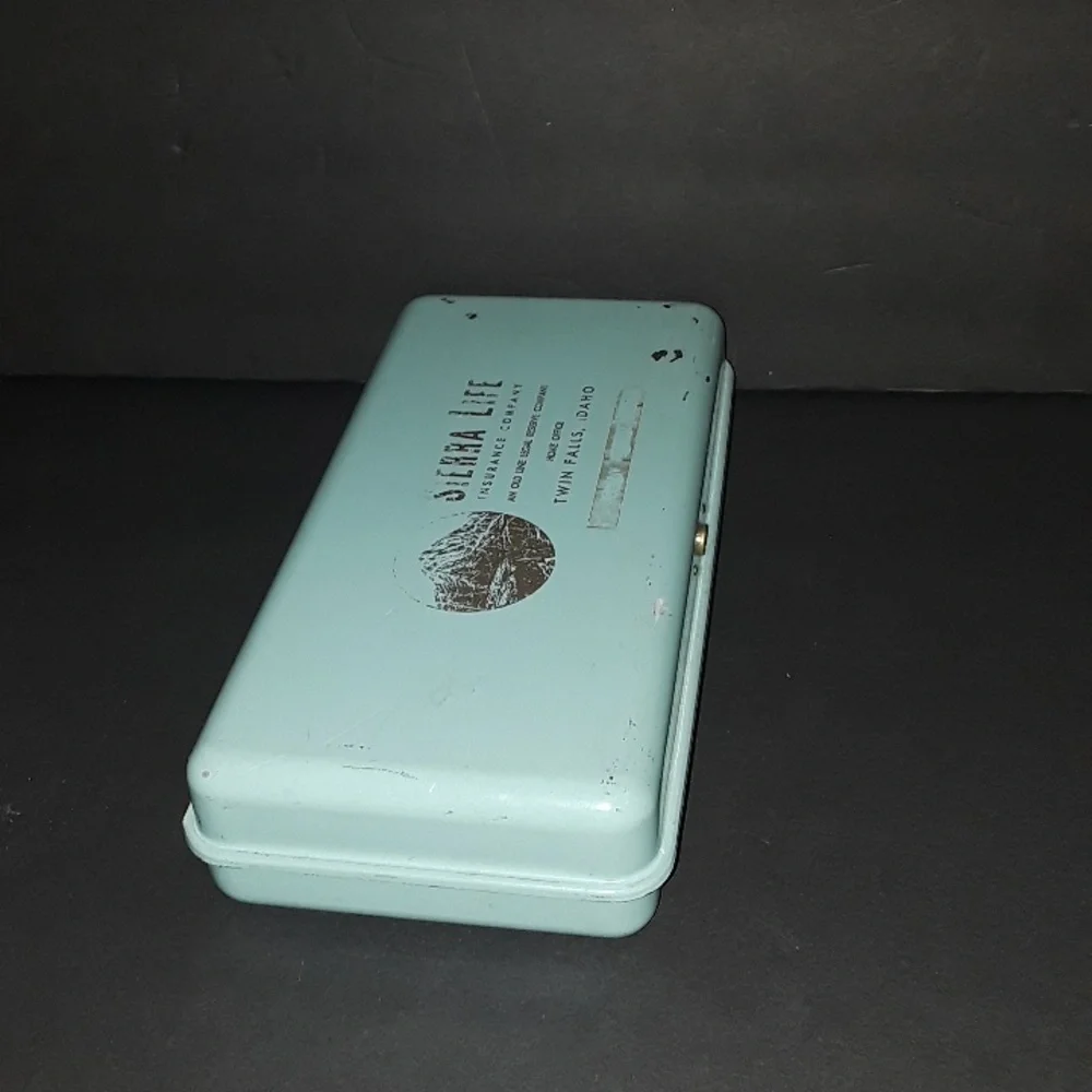 BLUE SIERRA LIFE INSURANCE COMPANY TWIN FALLS ID METAL LOCK BOX W/ ONE KEY